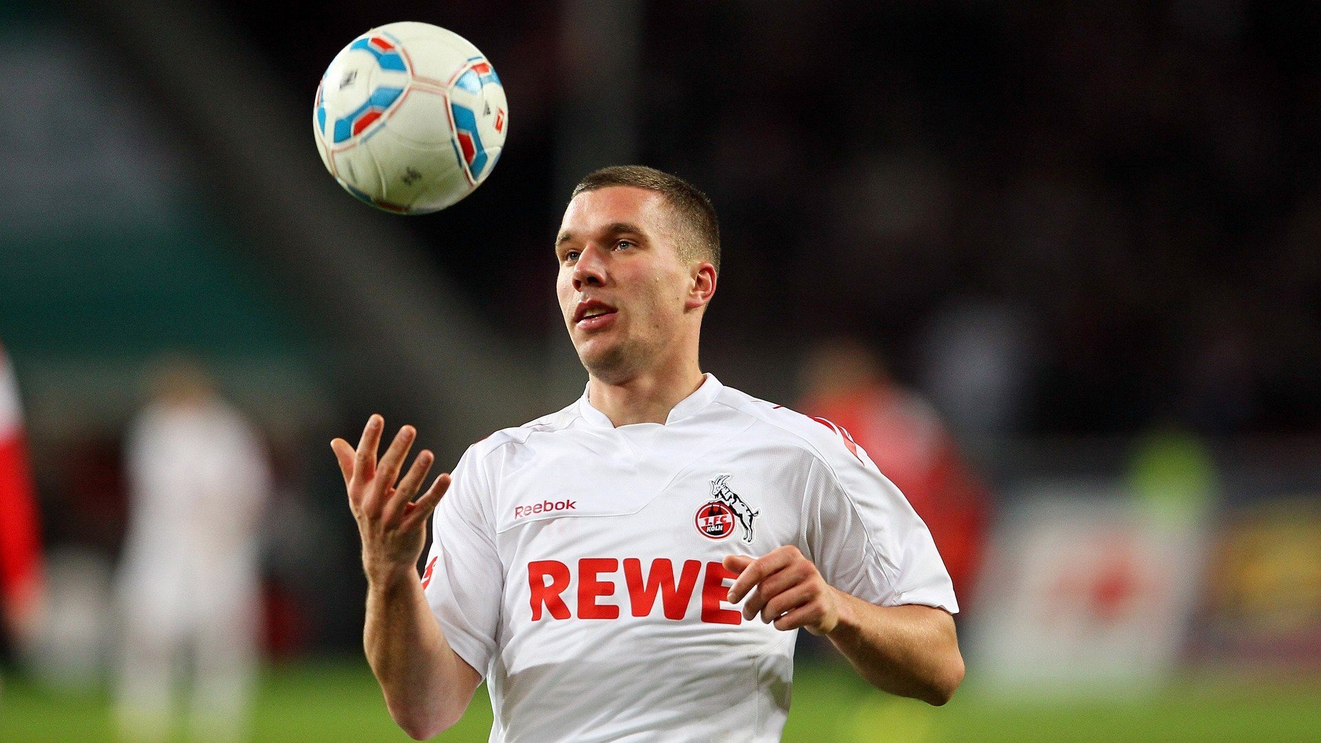 开云APP-欧冠之夜，国米血拼尼斯惊险晋级，本泽马一剑封喉展巨星本色