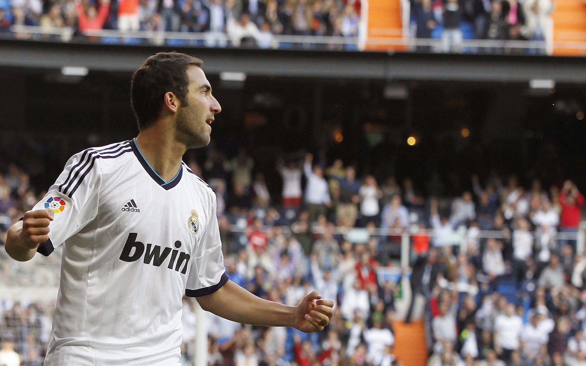 开云体育官方网站-欧冠淘汰赛焦点战，曼联单节爆发拉开差距，阿尔及利亚新星闪耀梦剧场